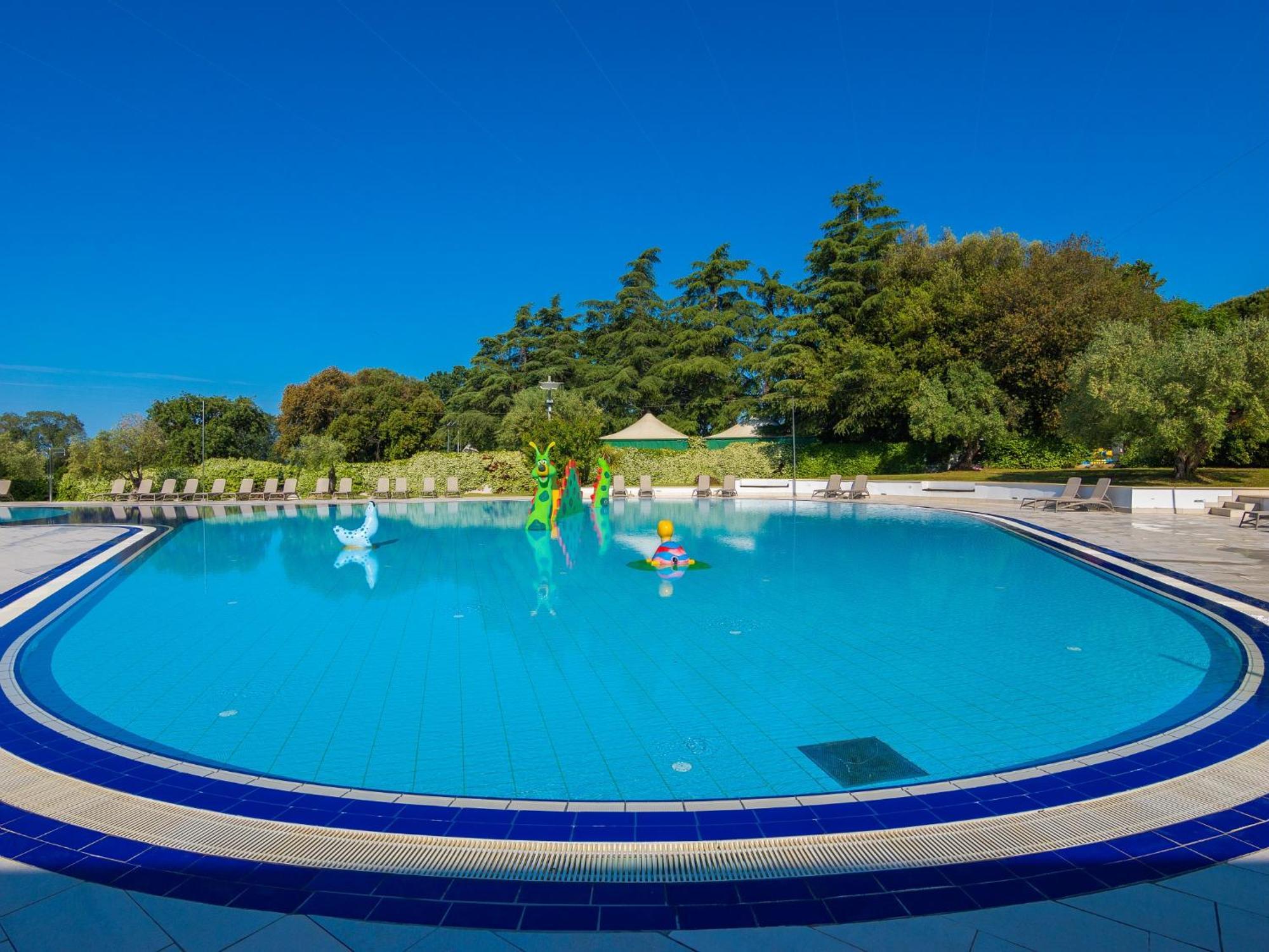 Eurocamp Tents At Campsite Polari Rovinj Kültér fotó